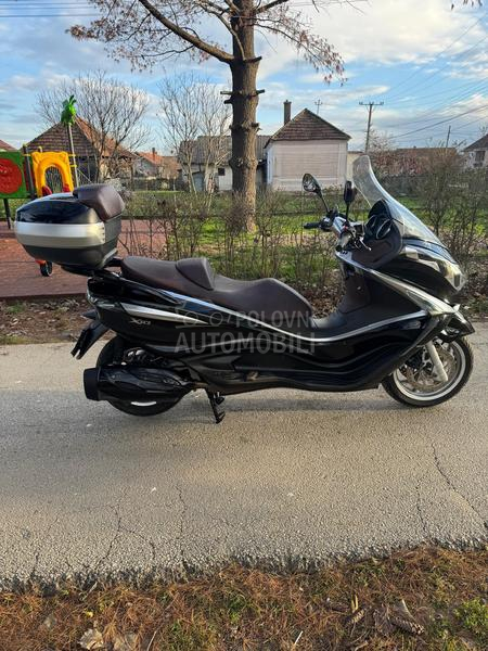 Piaggio X10