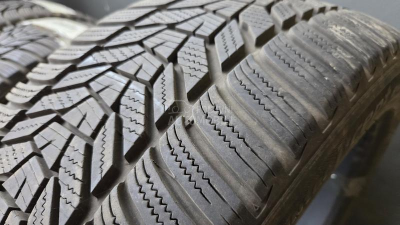 Hankook 235/45 R18 Zimska