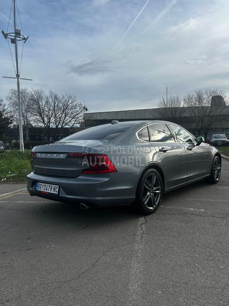 Volvo S90 D4
