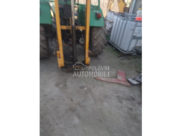 Case IH traktorski utovarivac