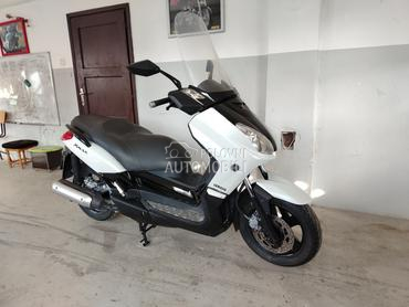 Yamaha x max 250