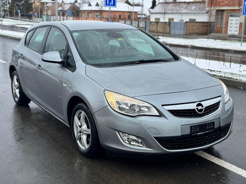 Opel Astra J 1.6