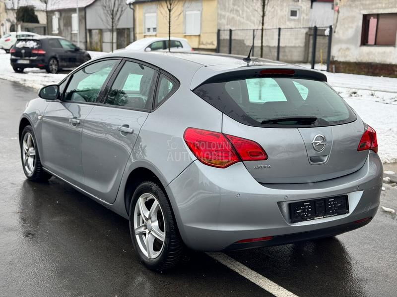 Opel Astra J 1.6