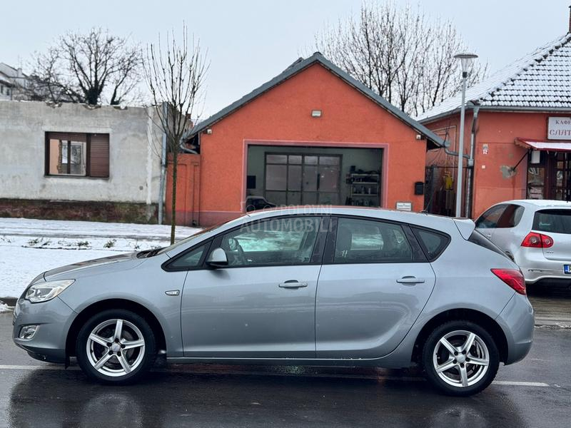 Opel Astra J 1.6