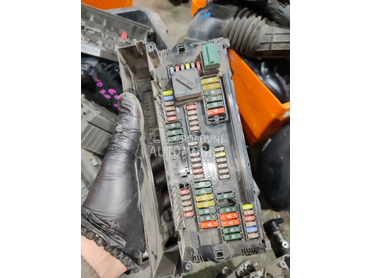 kutija osigurača f11 za BMW Serija 5 od 2010. do 2013. god.