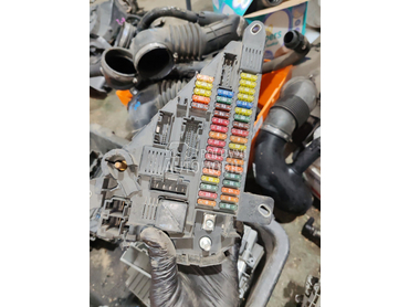 kutija osigurača e60 za BMW Serija 5 od 2007. do 2010. god.