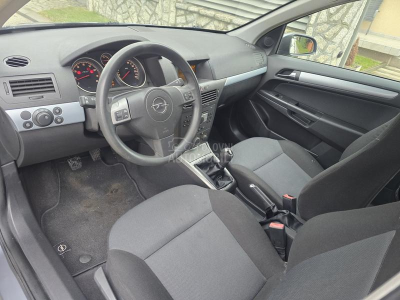 Opel Astra H 1.6 b