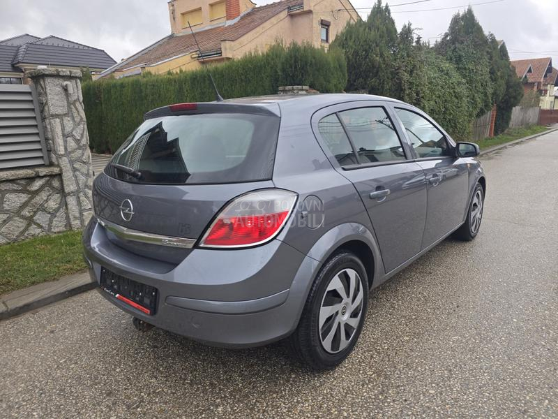 Opel Astra H 1.6 b