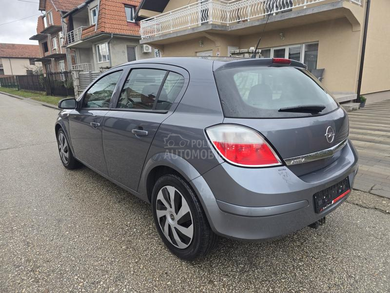 Opel Astra H 1.6 b