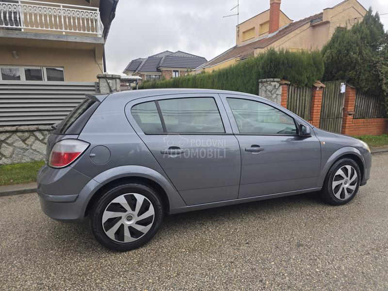 Opel Astra H 1.6 b