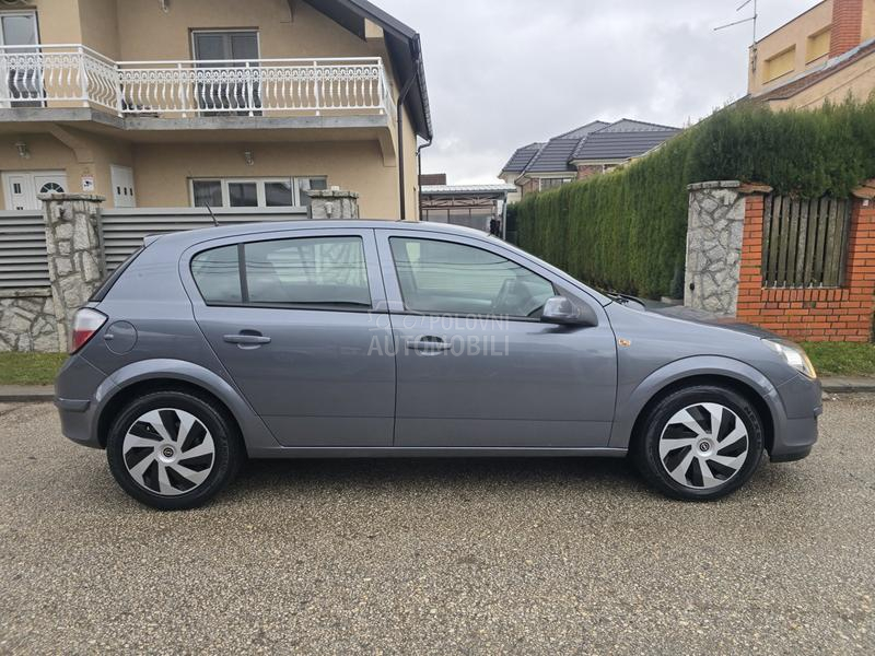 Opel Astra H 1.6 b
