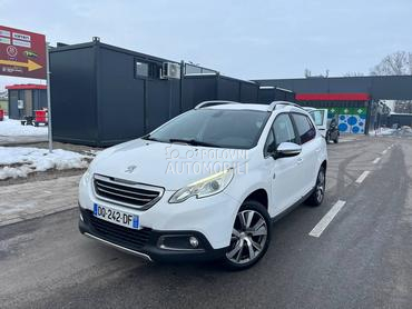 Peugeot 2008 1.2b CROSS