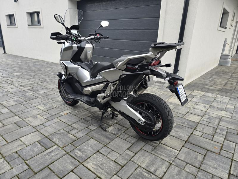 Honda x adv