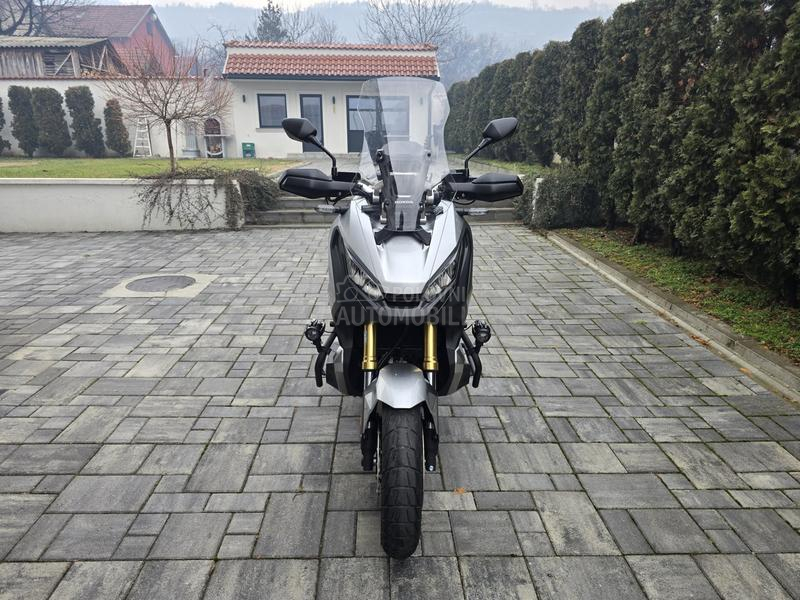 Honda x adv