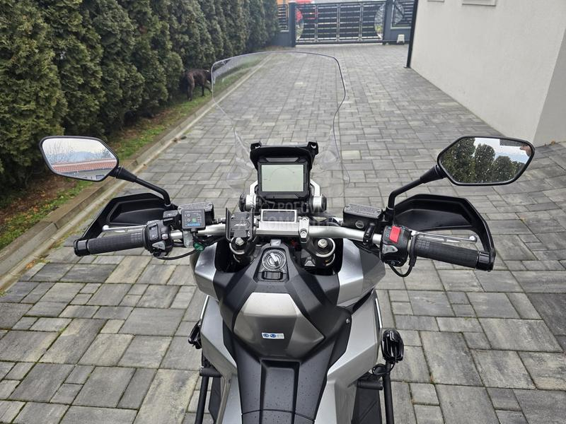 Honda x adv
