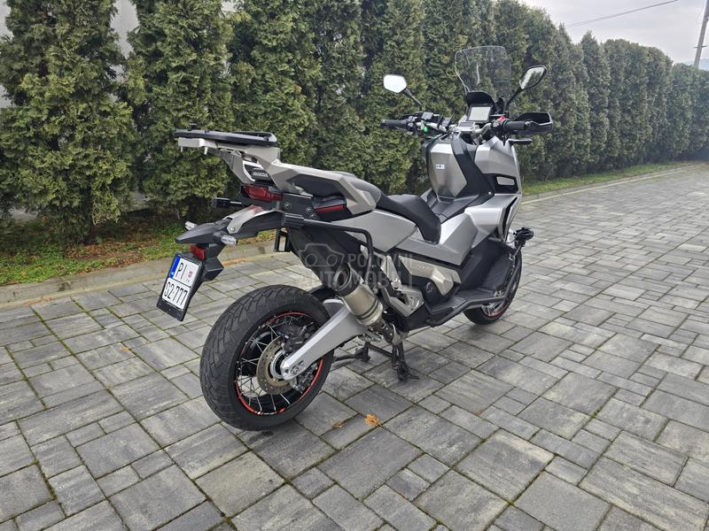 Honda x adv