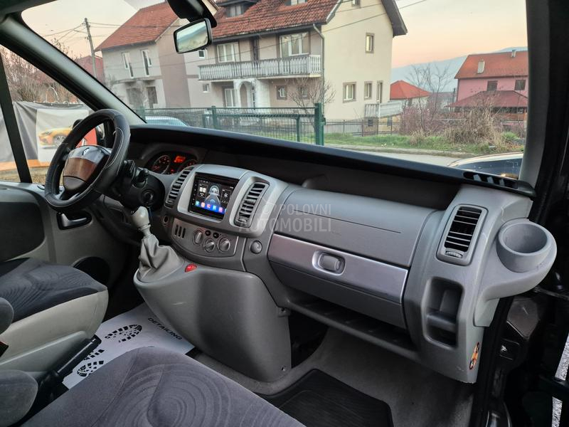 Renault Trafic 2.5 CDTI  PASSENGER