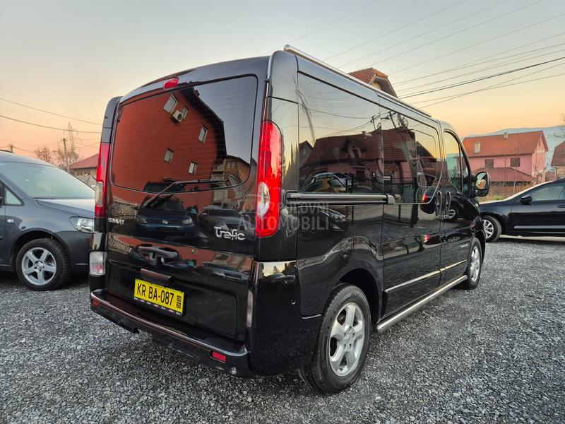 Renault Trafic 2.5 CDTI  PASSENGER
