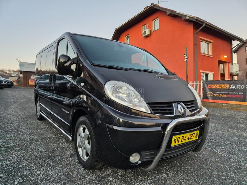 Renault Trafic 2.5 CDTI  PASSENGER
