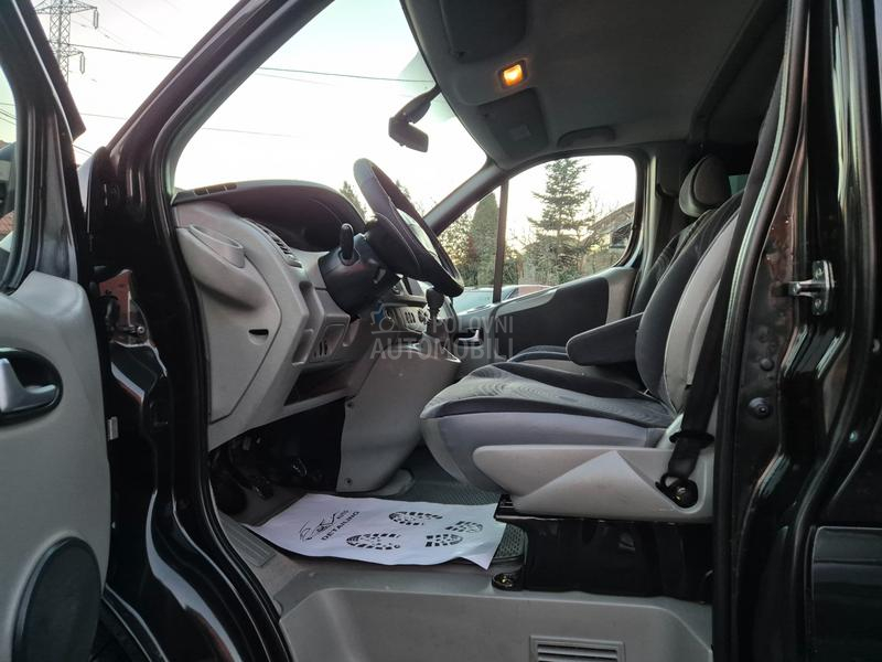 Renault Trafic 2.5 CDTI  PASSENGER