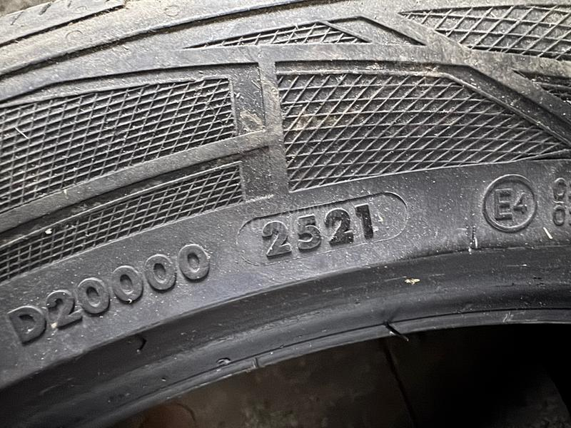 Vredestein 275/40 R19 Zimska