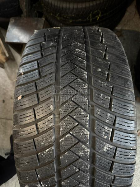 Vredestein 275/40 R19 Zimska