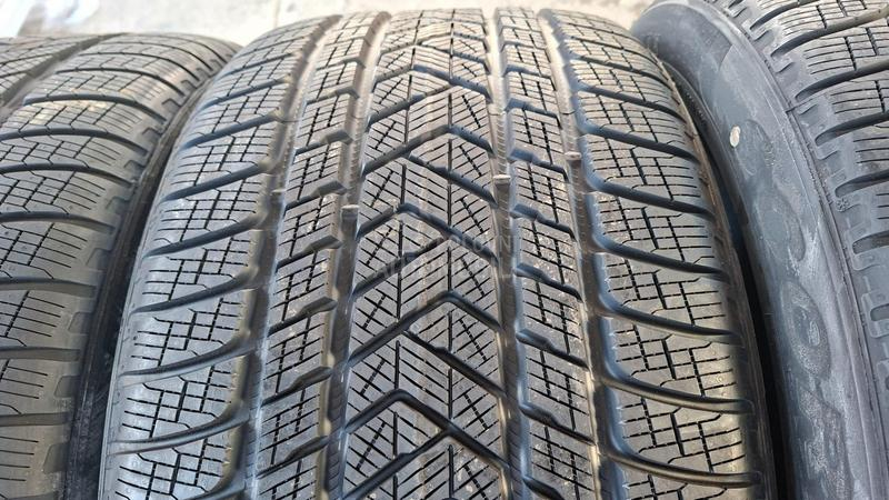 Pirelli 305/40 R20 Zimska