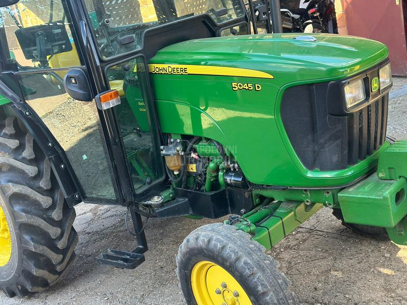 John Deere 5045D