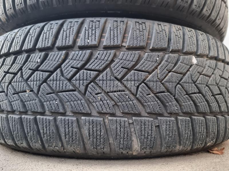 Dunlop 215/55 R17 Zimska
