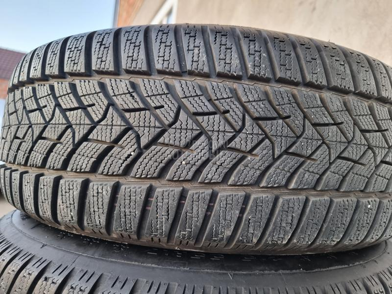 Dunlop 215/55 R17 Zimska