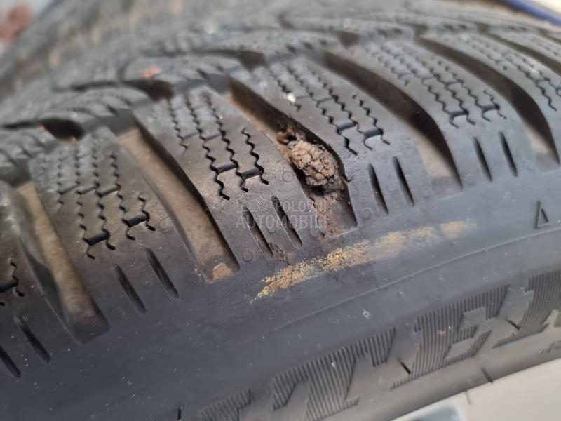 Dunlop 215/55 R17 Zimska