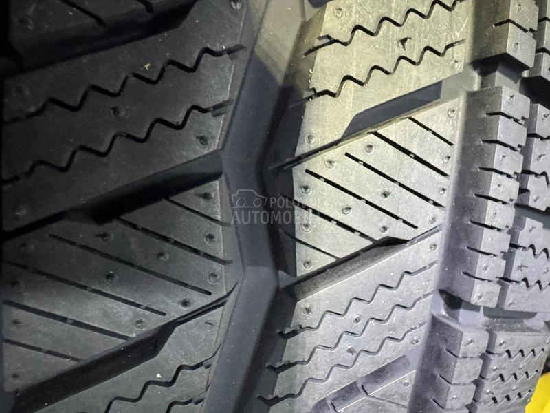 Hankook 215/60 R17 Zimska