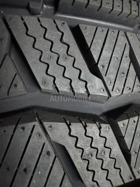 Hankook 215/60 R17 Zimska