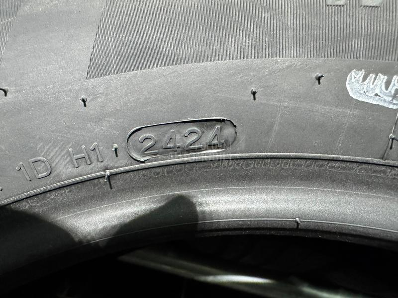 Hankook 215/60 R17 Zimska