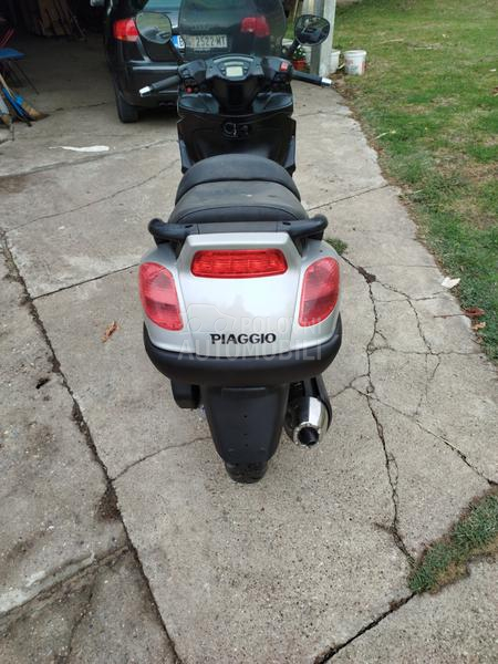 Piaggio X9