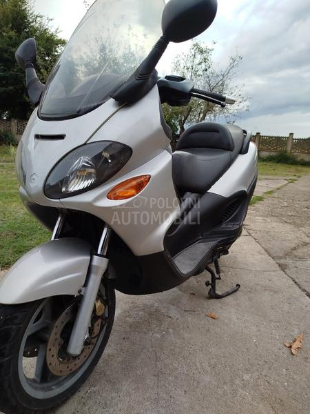 Piaggio X9