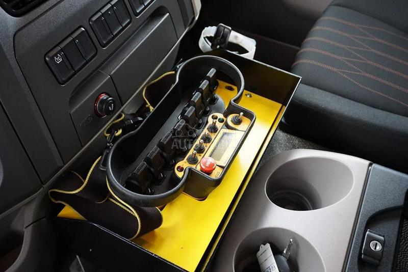 DAF LF platformom DOM1752