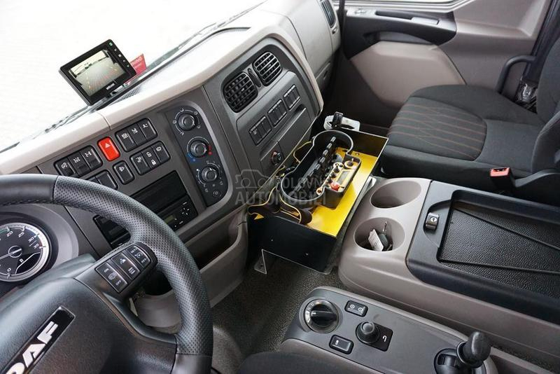 DAF LF platformom DOM1752