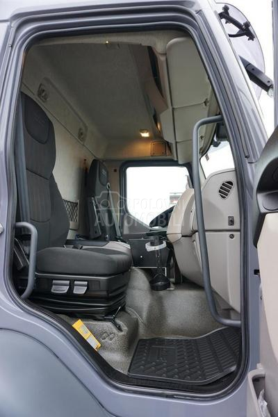 DAF LF platformom DOM1752