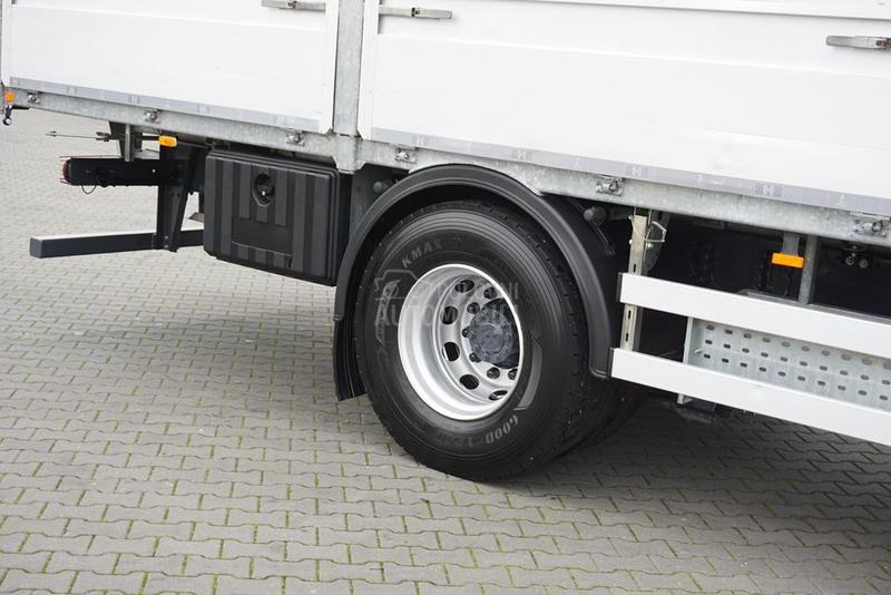 DAF LF platformom DOM1752