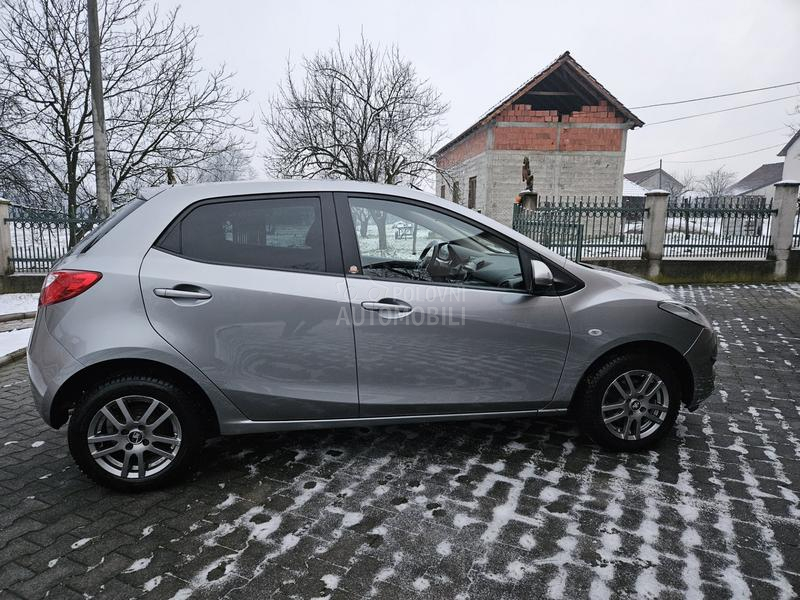 Mazda 2 