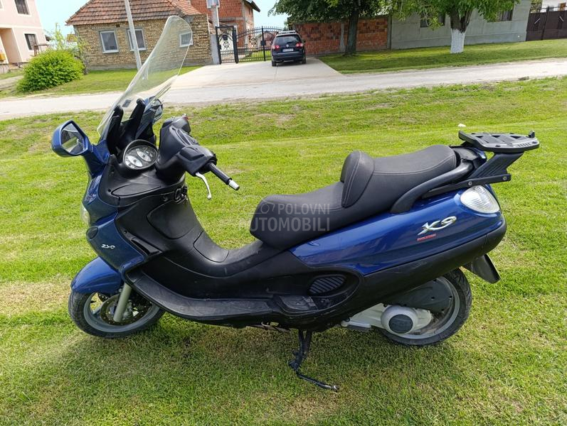 Piaggio x9