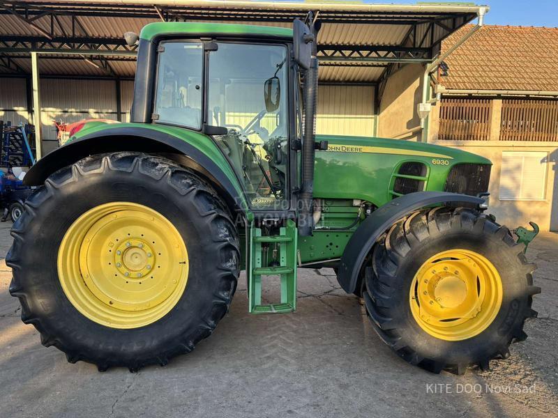 John Deere 6930