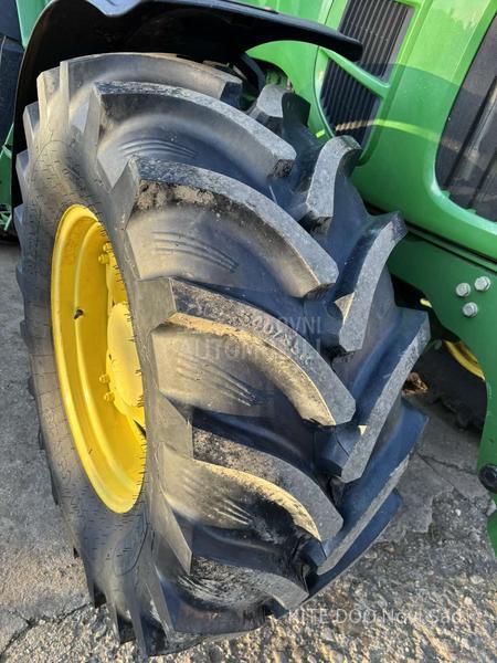 John Deere 6930