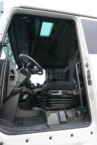 MAN TGX tegljač DOM1797