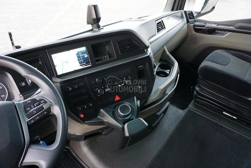 MAN TGX tegljač DOM1808