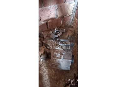 Volkswagen Sharan 2004. god. -  kompletan auto u delovima