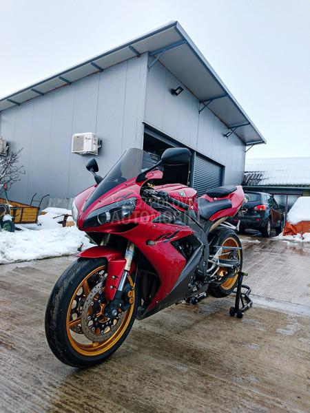 Yamaha R1