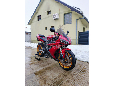 Yamaha R1