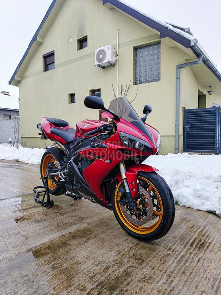 Yamaha R1
